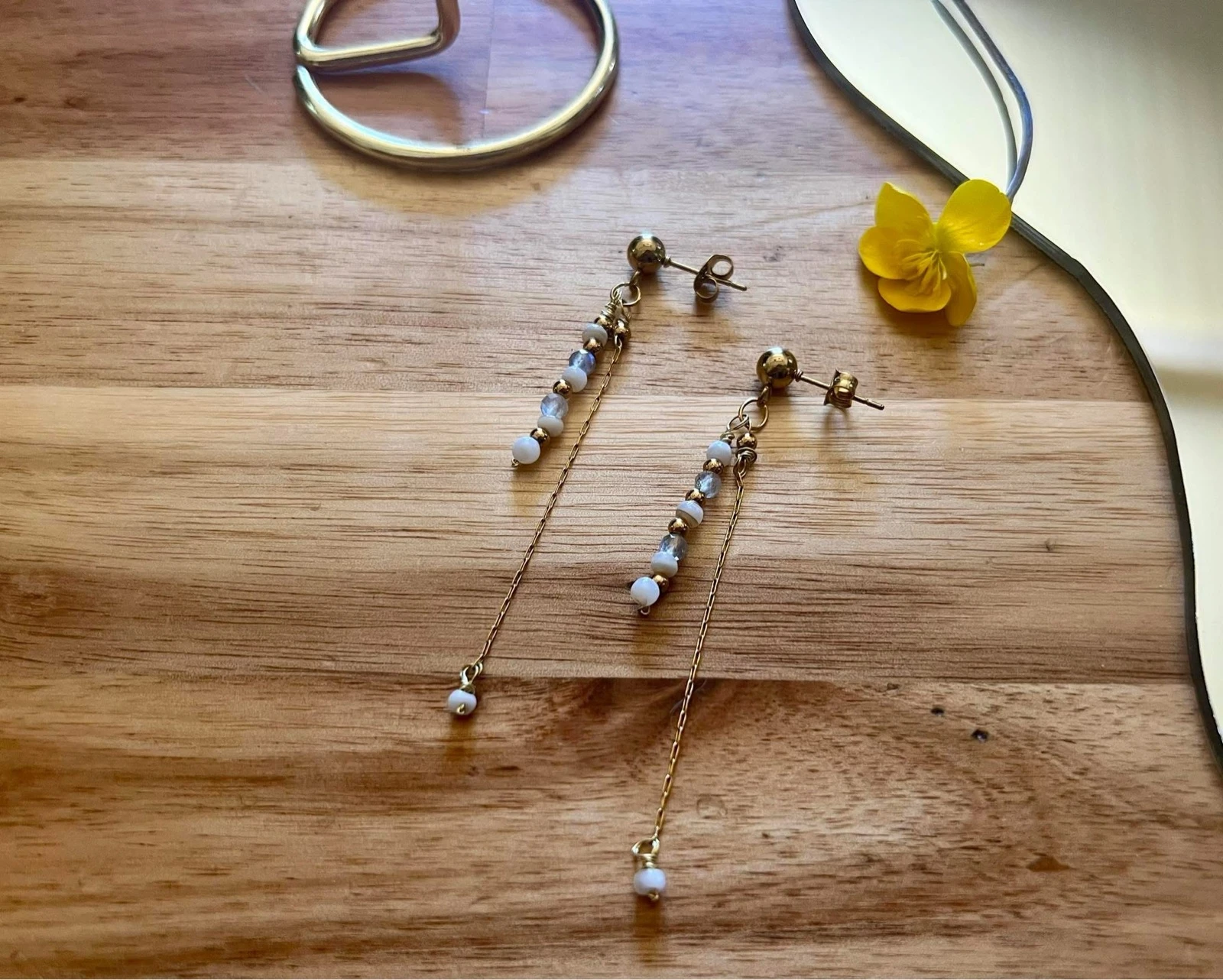 Boucles d’oreilles labradorite et nacre 